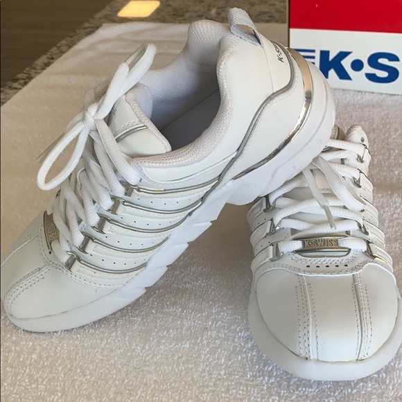 K-Swiss women’s shoe - Picture 2 of 4